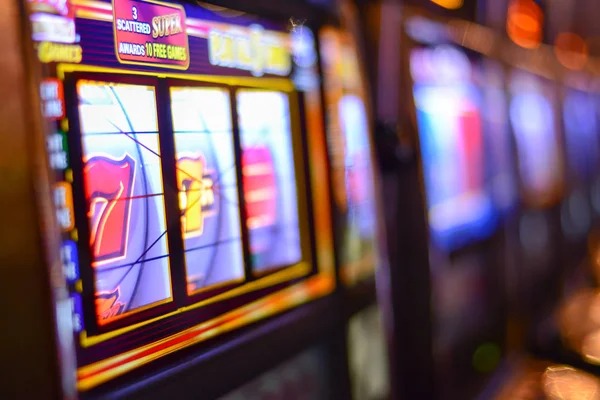 main555 game lobby showing sports, live dealer, slots, and esports categories